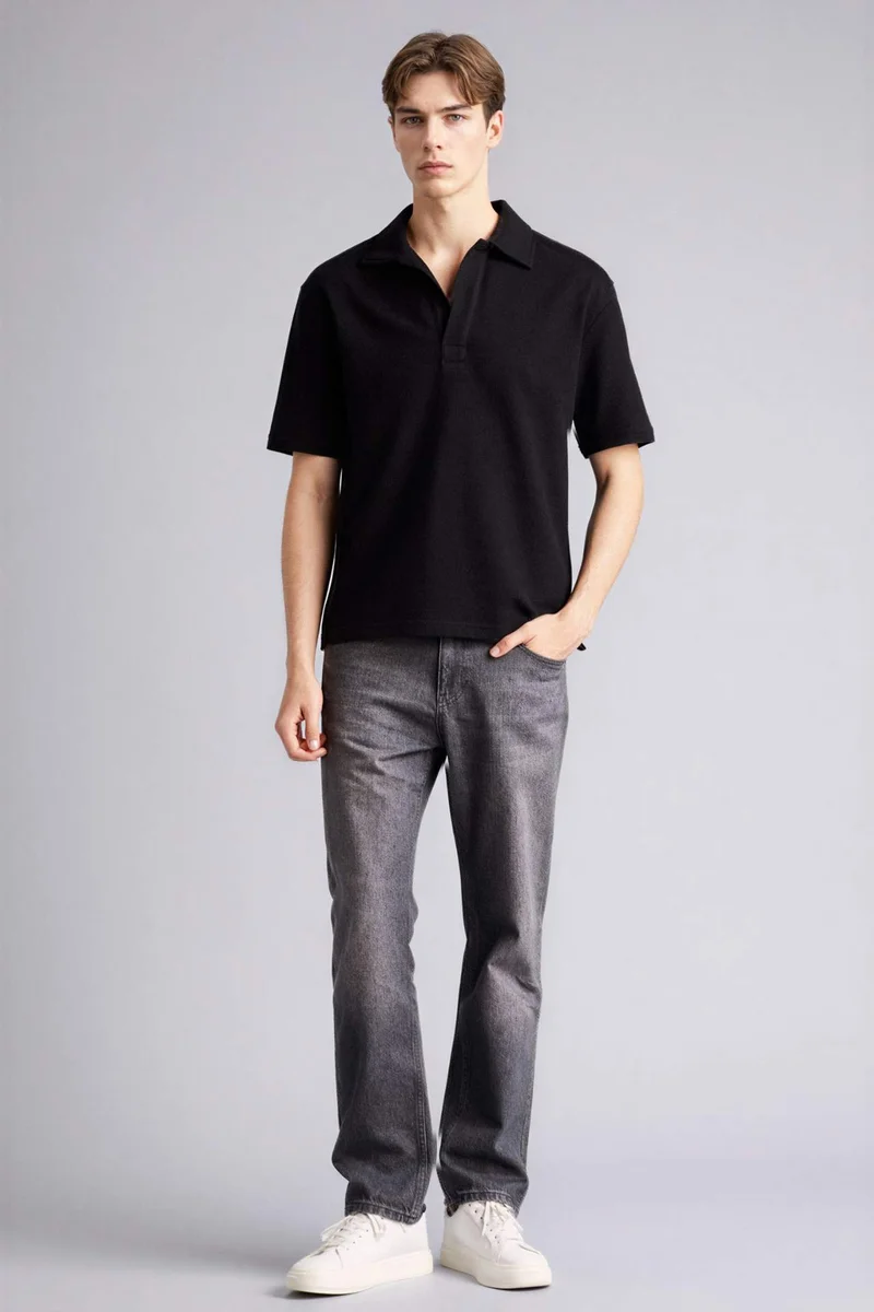 ديفاكتو Boxy Fit Polo Collar Polo T-Shirt