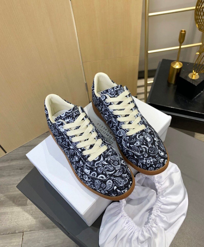 Classic Lightweight, Soft And Fashionable Forrest Gump Shoes 2024 Couple Style Light Luxury Color Matching Lace-Up Moral Training Shoes Sneakers - Image 1