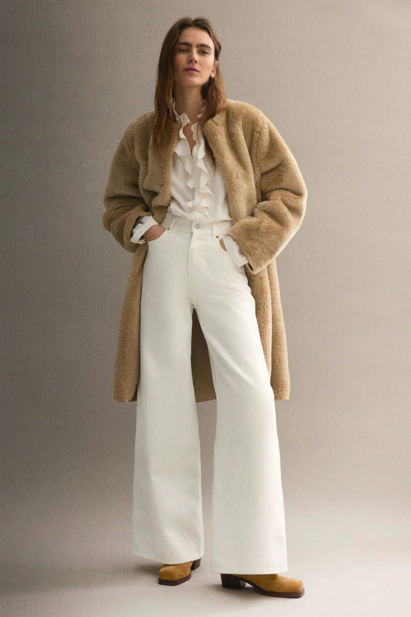 اتش اند ام بلوزة فيسكوز بياقة مكشكشة