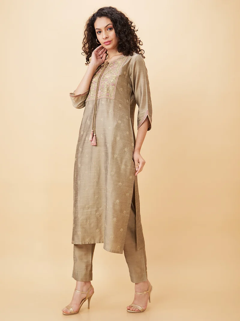 globus Women Floral Embroidered Tie-Up Straight Kurta With Trousers