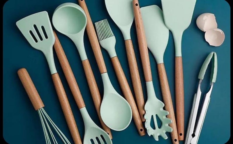 CARTEEO 12 Pcs Silicone Kitchen Utensils Spoon Spatula Cooking Set NonStick with Wooden Handle BPA Free Heat Resistant Item Flexible Non Toxic Silicon Cookware Tools with Holder Green - Image 3