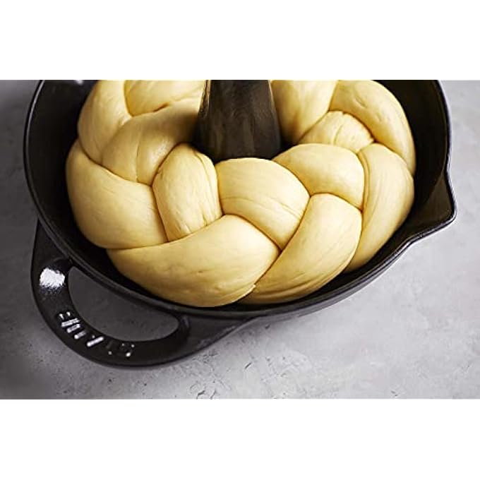 ستوب شواية عمودية 24 سم، سوداء، سعة 1 لتر، مصنوعة من حديد الزهر الموصل للحرارة، لون أسود غير لامع، آمنة للاستخدام في الفرن 260 درجة مئوية، طهي صحي قليل الدسم، آمنة للاستخدام على جميع أنواع المواقد بما في ذلك الحث الحراري، صنع في فرنسا - Image 2