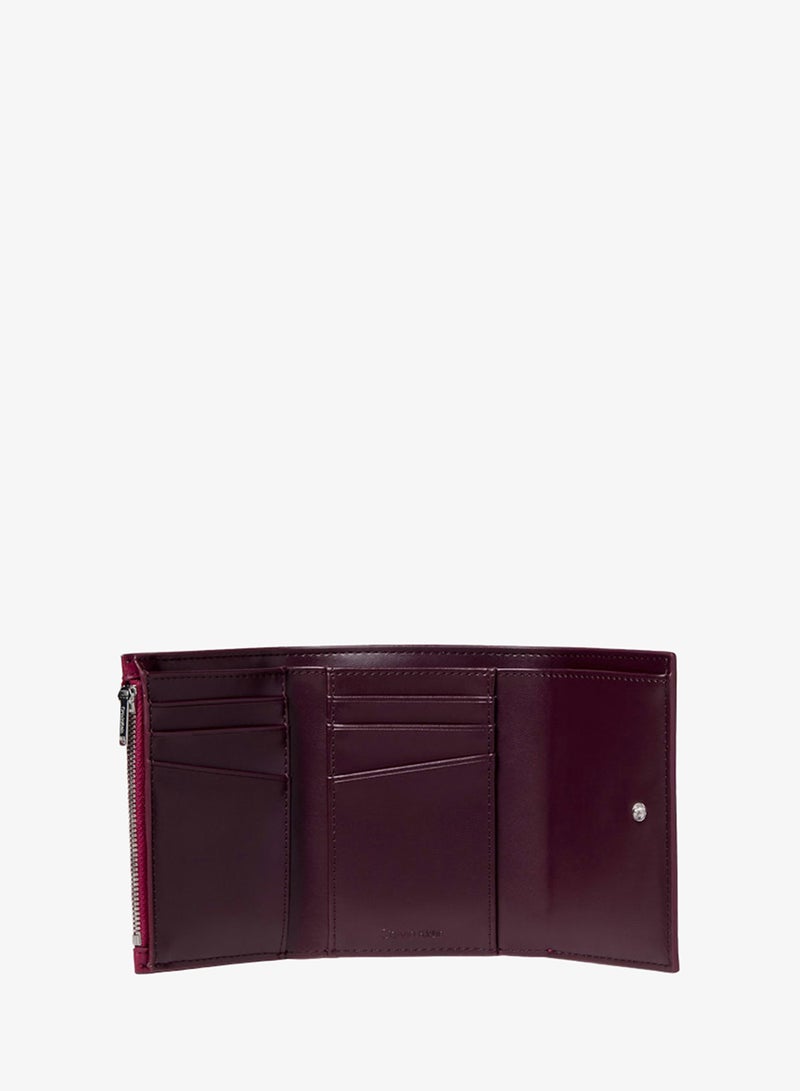 كالفن كلاين محفظة ثلاثية الطي بسحاب وشعار - Image 4