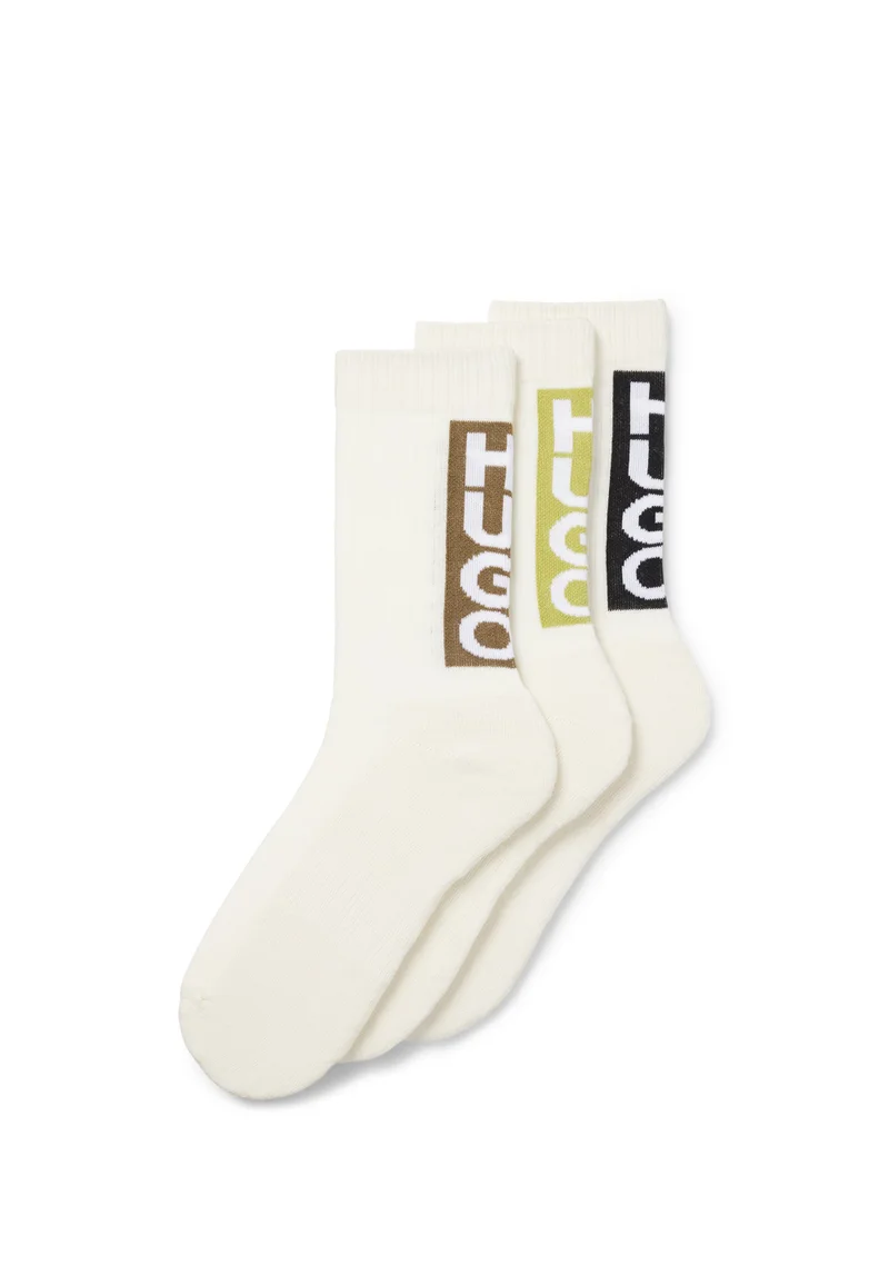 هوجو ثلاث جوارب قصيرة بشعارات عمودية