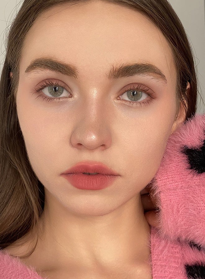 عيون غامضة عدسات لاصقة ملونة من Mystic Eyes بلون بيروفيان جراي لمدة ستة أشهر 14.20 مم بمظهر رمادي طبيعي - Image 2