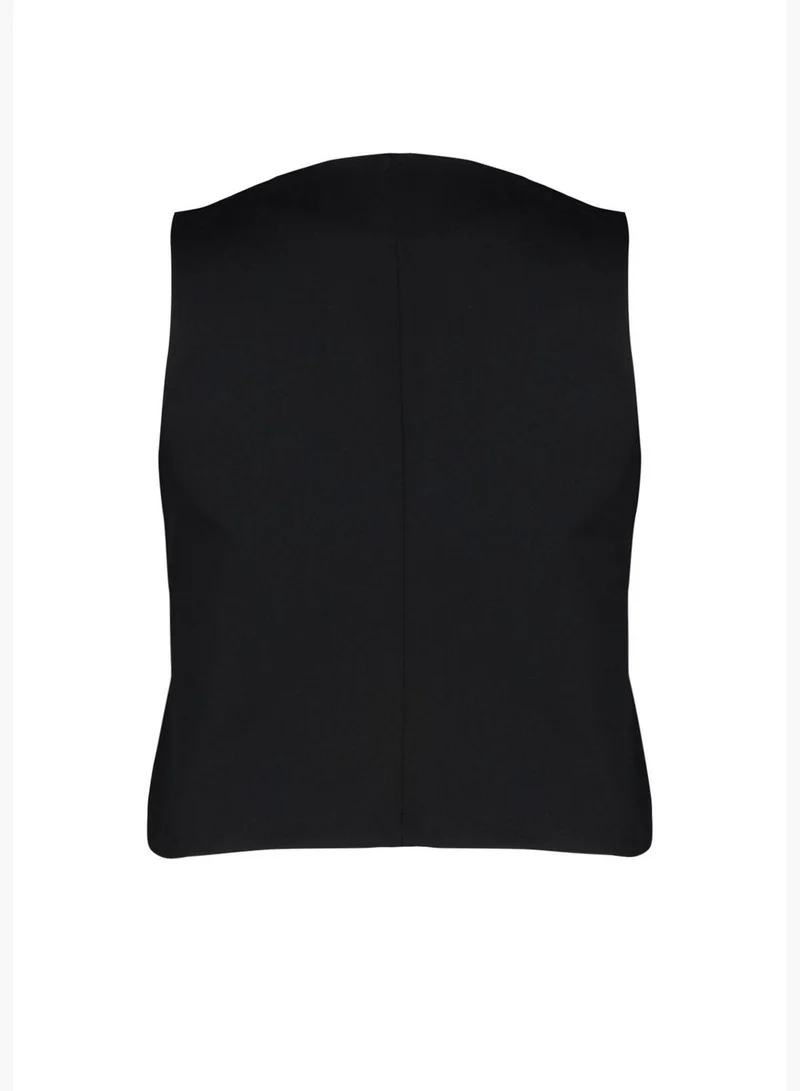 ترينديول سترة منسوجة بأزرار سوداء TBBSS24BH00003