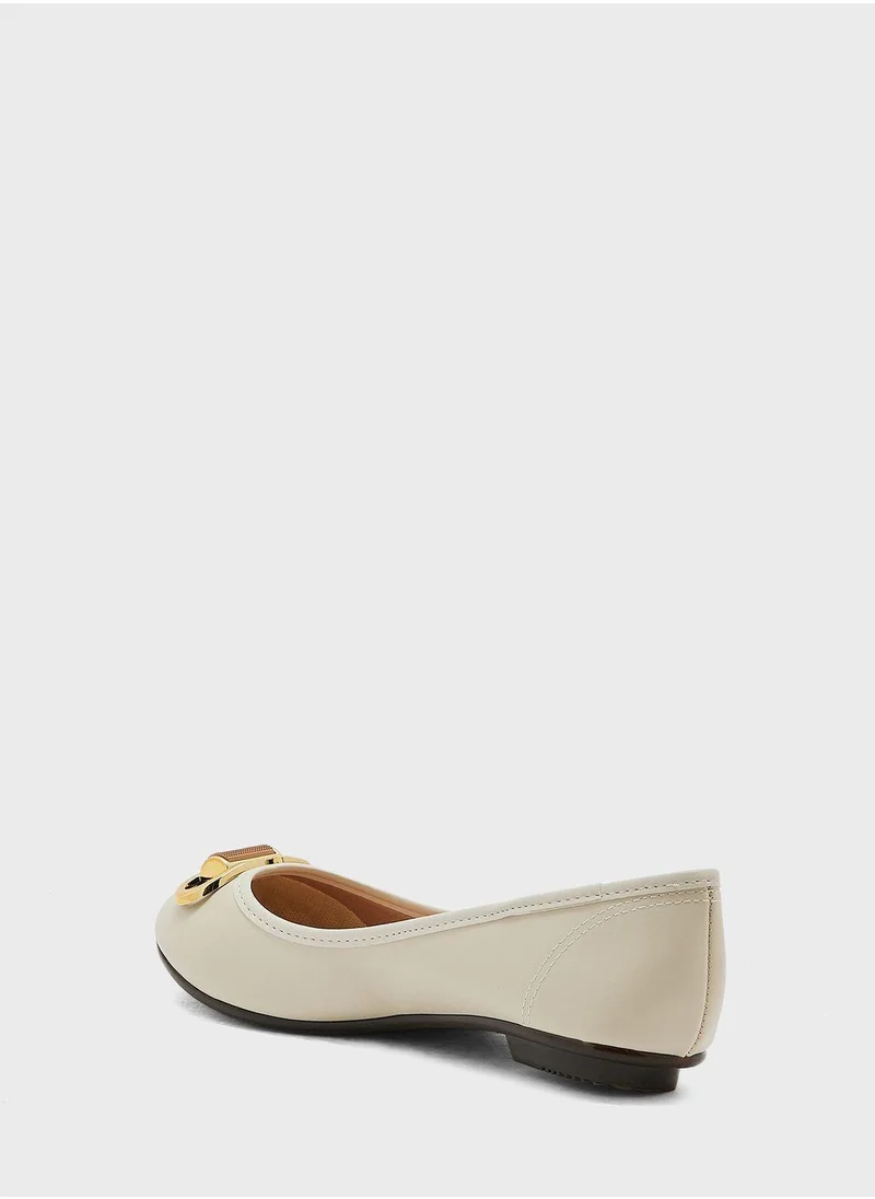 MOLECA Astrid Close Toe Ballerinas