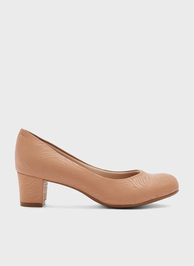 Beira Rio Dakota Close Toe Mid Heel Pumps