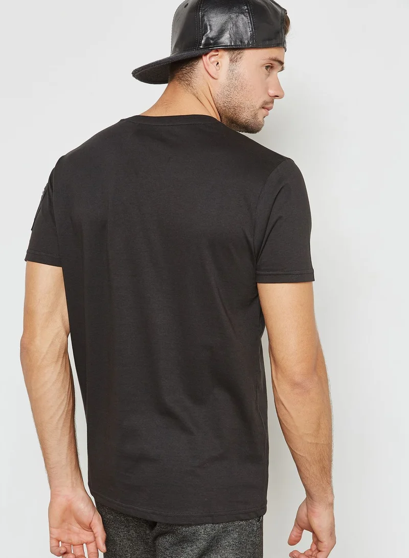 BRAVE SOUL Kershaw Pocket Detailed Crew Neck T-Shirt