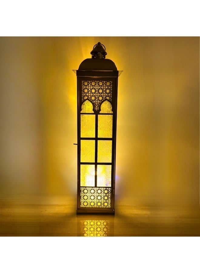 سوق ديزاينز فانوس رمضان من سوق ديزاينز للأرضيات كبير ارتفاع 60 سم – فوانيس عربية ذهبية معدنية وزجاج شفاف، ديكور العيد، فوانيس أرضية للمنزل والحديقة والديكورات الخارجية، ديكور منزلي مغربي. - Image 3