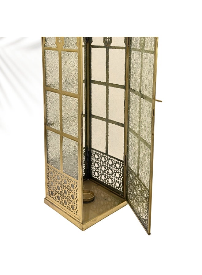 سوق ديزاينز فانوس رمضان من سوق ديزاينز للأرضيات كبير ارتفاع 60 سم – فوانيس عربية ذهبية معدنية وزجاج شفاف، ديكور العيد، فوانيس أرضية للمنزل والحديقة والديكورات الخارجية، ديكور منزلي مغربي. - Image 4
