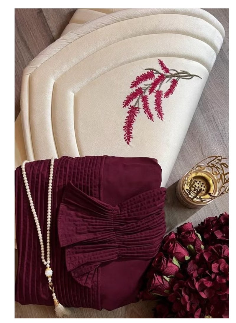 A distinctive and wonderful prayer set consisting of (a prayer rug lined and embroidered with lavender + a prayer dress with wonderful pleats + a rosary of beads)  - Image 2