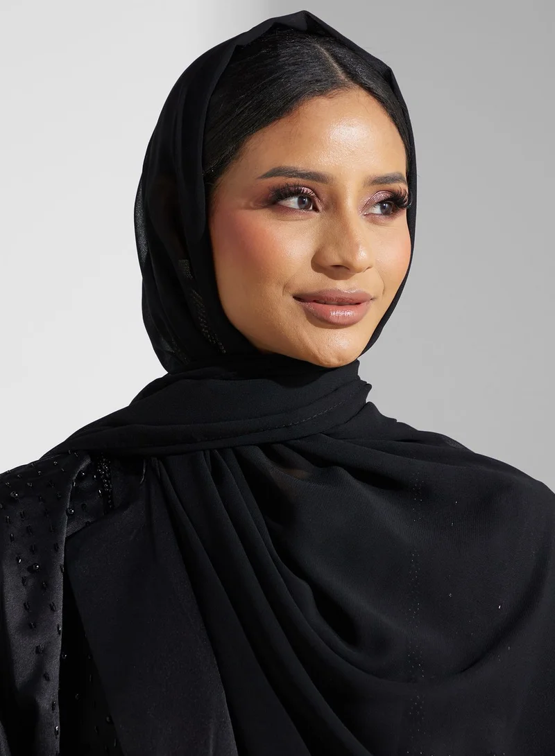خزانة عباية مزينة بالشيلة