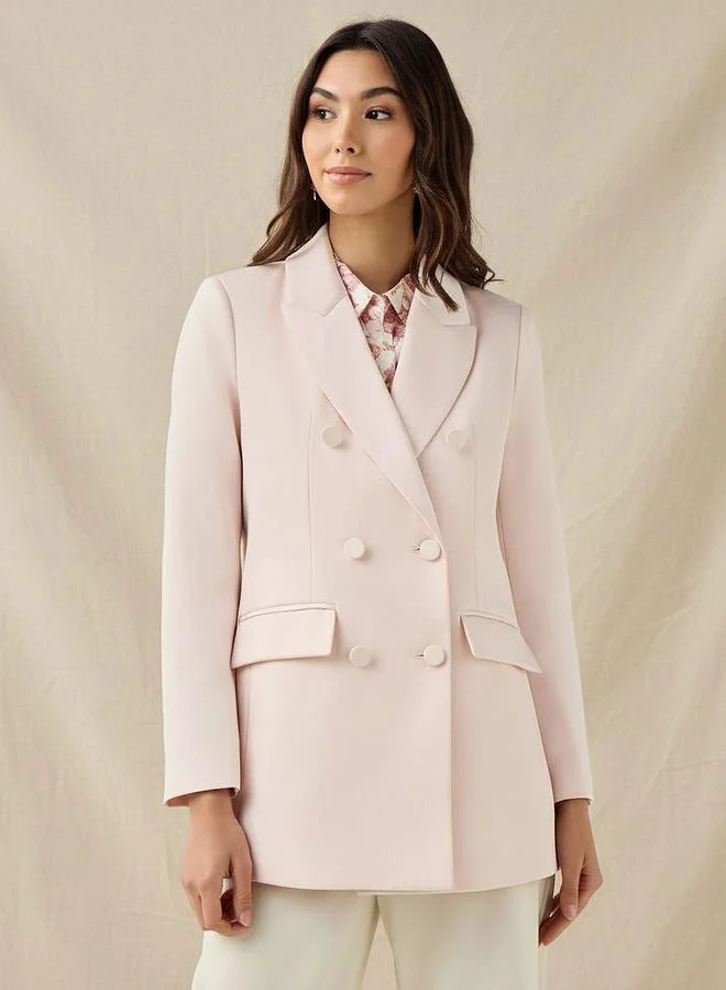 ايكونيك جاكيت ساتان كلاسيكي بياقة مشقوقة