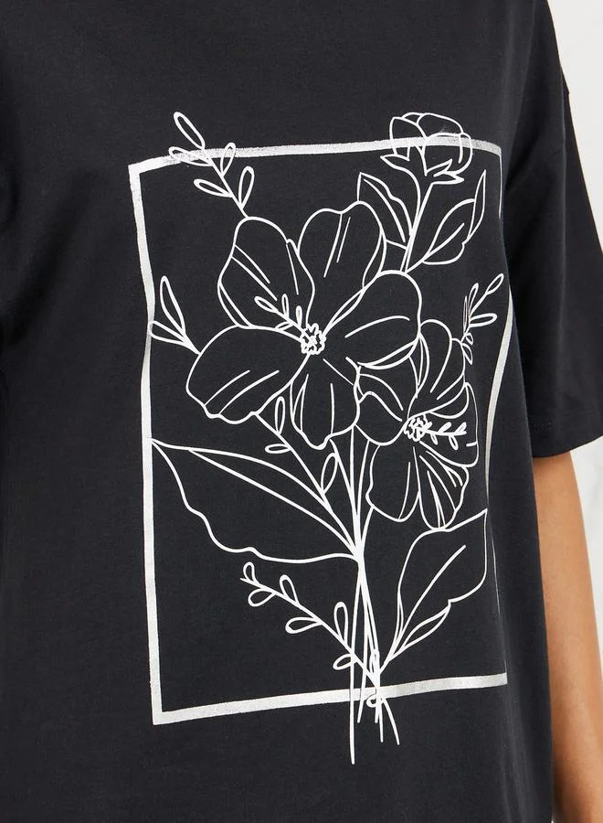 Styli Styli Oversized Floral Foil Print Longline T-shirt