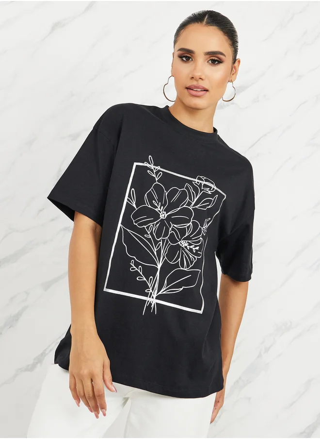 Styli Styli Oversized Floral Foil Print Longline T-shirt