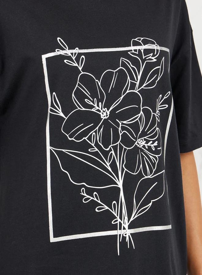 Styli Styli Oversized Floral Foil Print Longline T-shirt