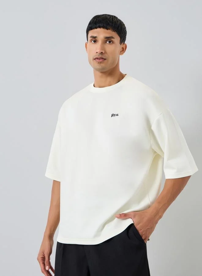 ستايلي تيشيرت مطرز جرافيك بقصة مربعة