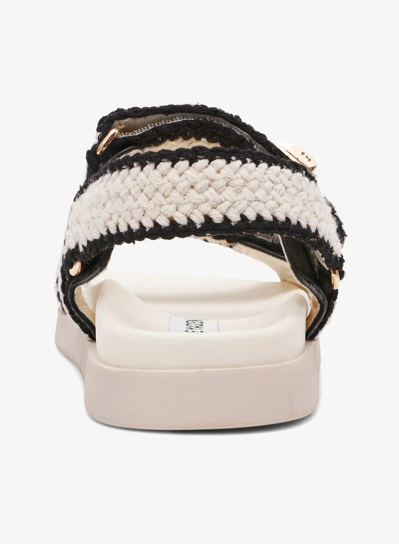 ستيف مادن صنادل مسطحة بحزام للكاحل