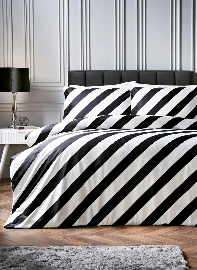 Matalan Mono Diagonal Stripe Duvet Set