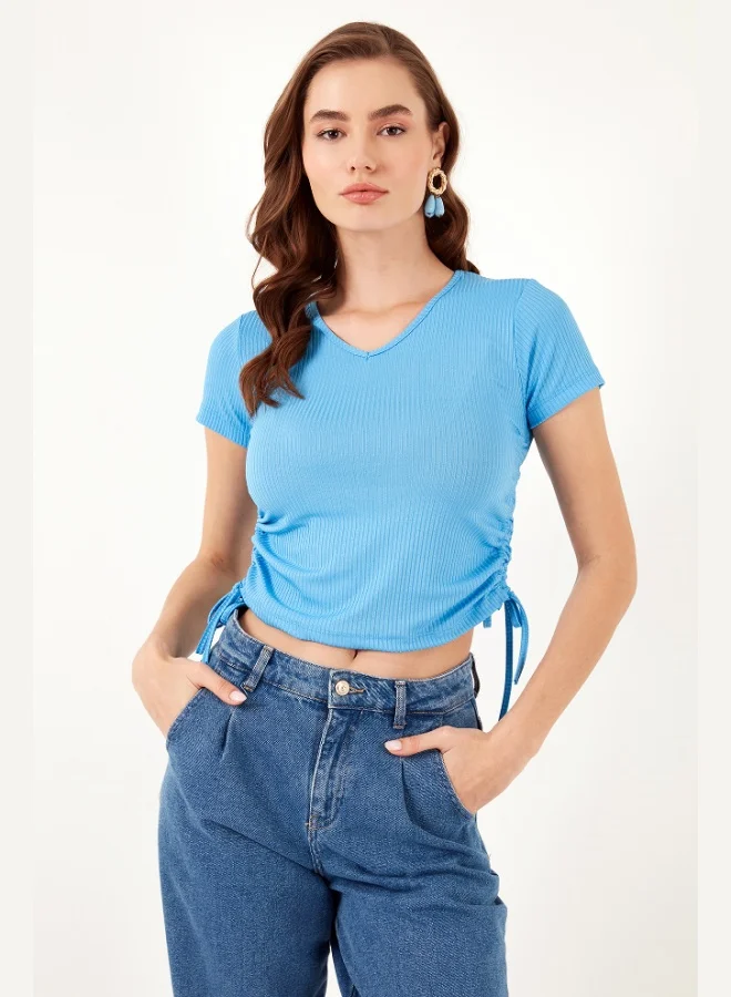 ليلا بلوزة نسائية ليلا بقصة ضيقة وياقة على شكل  وجوانب مجمعة