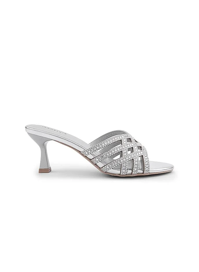 IconStyle Elegant heel slipper with secure ankle strap.