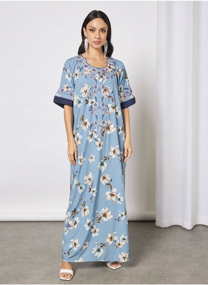 Hayat - Jalabiya With Flower Patterned Embroidery In Front And Wrist With Belt - Image 1