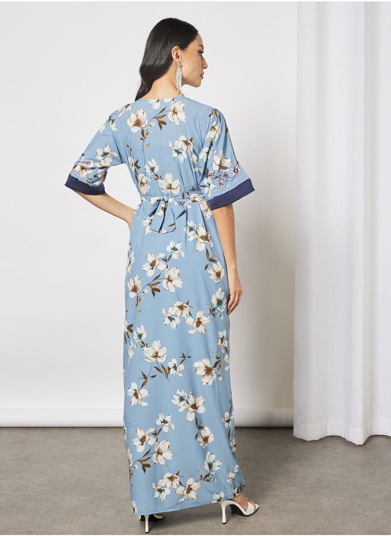 Hayat - Jalabiya With Flower Patterned Embroidery In Front And Wrist With Belt - Image 1