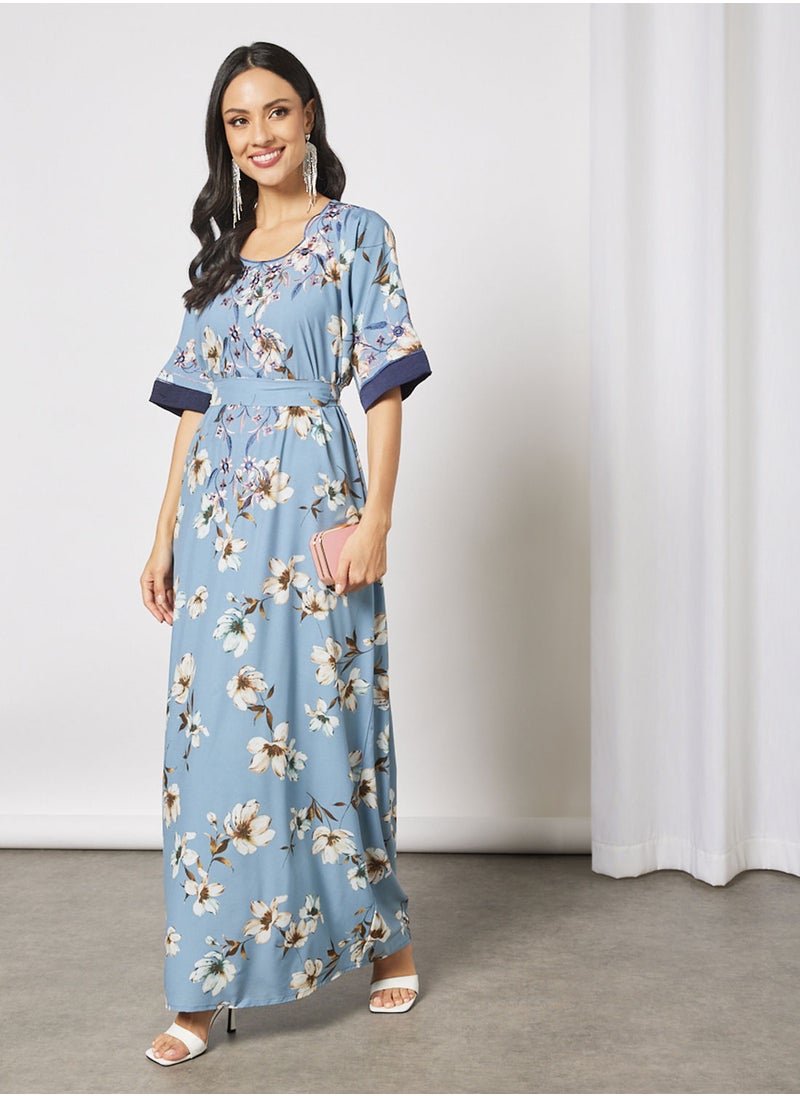 Hayat - Jalabiya With Flower Patterned Embroidery In Front And Wrist With Belt - Image 1
