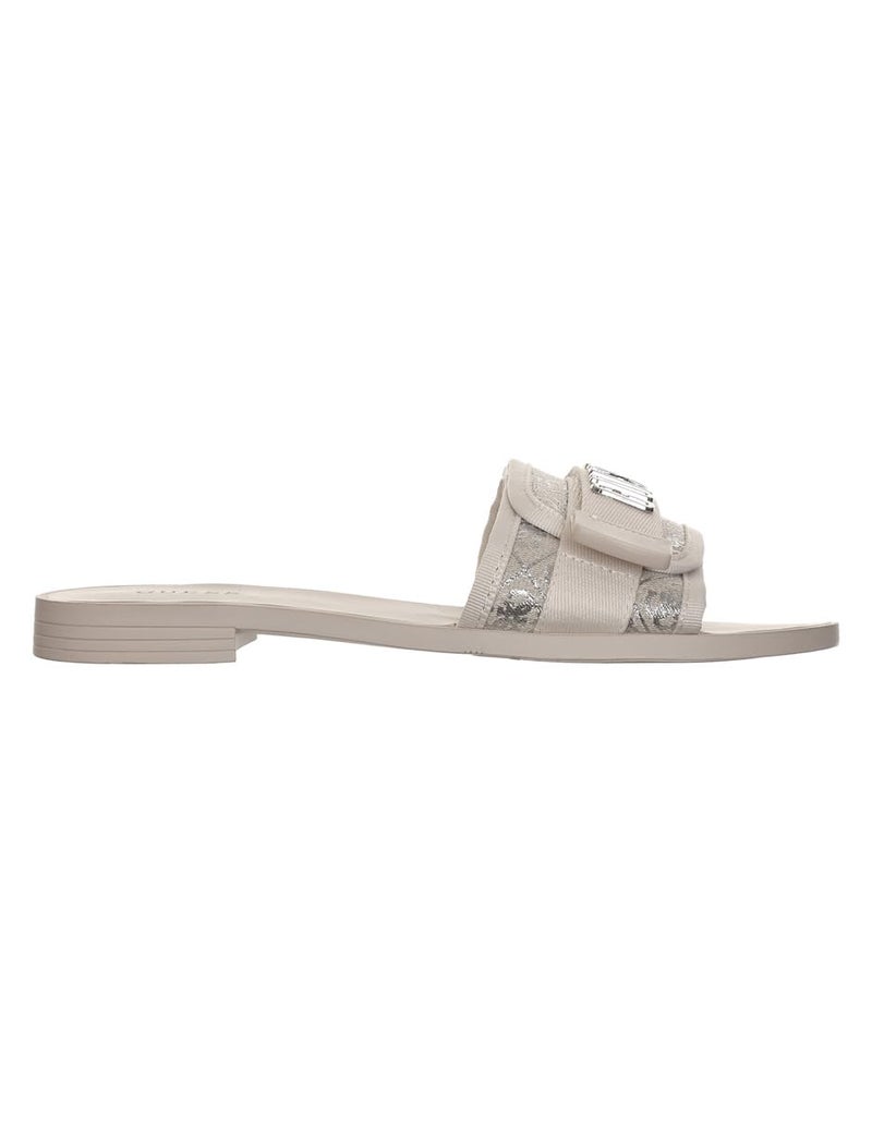 Guess Women's ELYZE Flat Sandal, Light Natural/Silver 110, 9.5 - Image 2