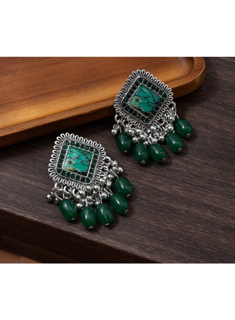 لاتين أقراط نسائية هندية من نوع جومكا مرصعة بحجر أخضر، بتصميم كلاسيكي، أقراط أنيقة لحفلات الزفاف والمناسبات، مع علبة هدايا. - Image 2