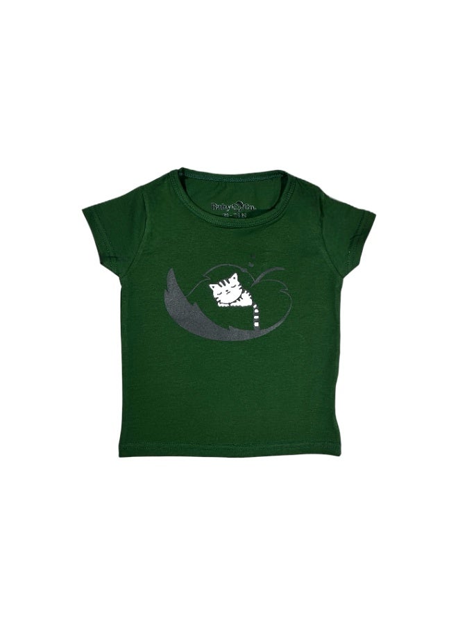 بيبي كو تي شيرت أخضر بطبعة قطة نائمة - Image 1