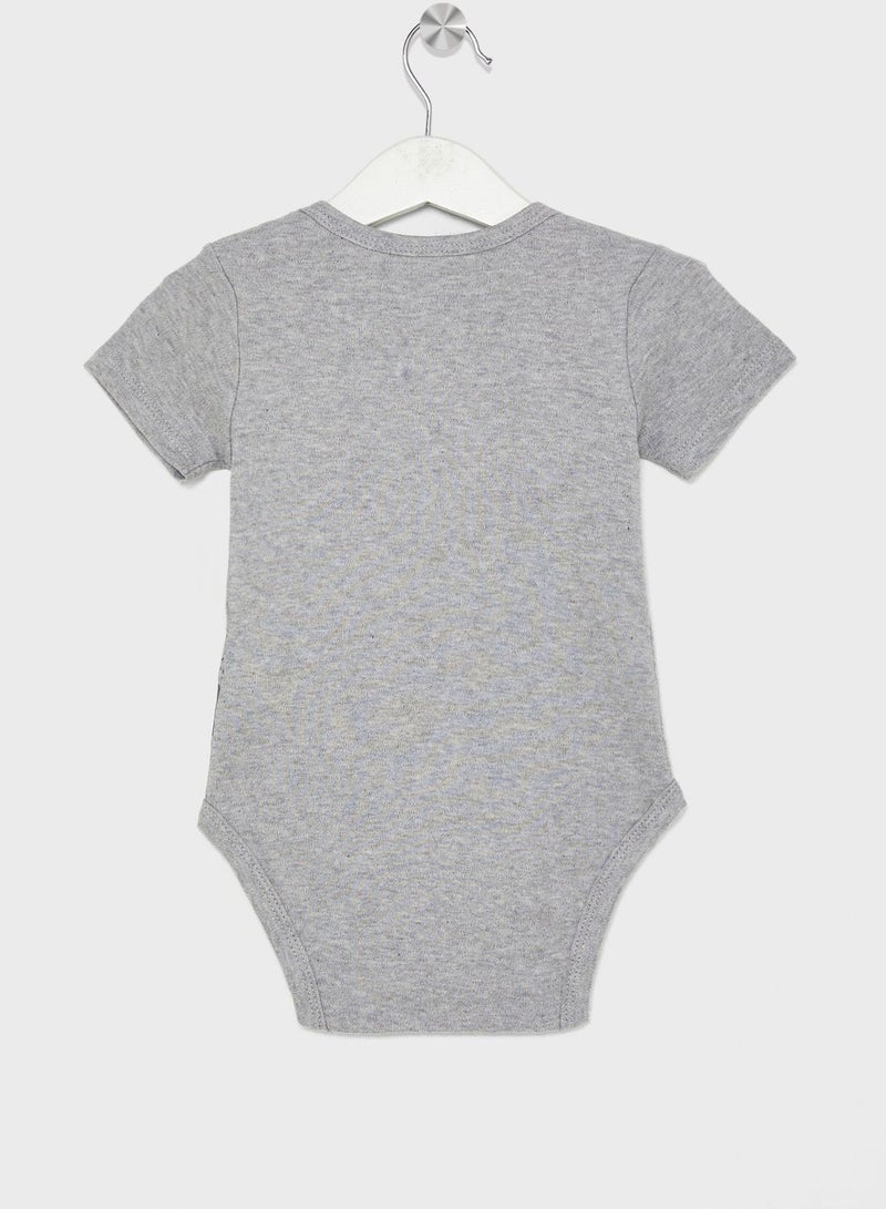 إن بي أيه تيشيرت بروكلين نيتس دريبلز كريبر للأطفال - Image 2