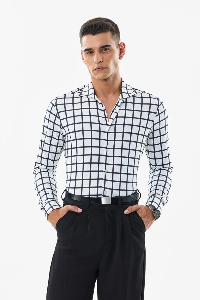 سنيتش قميص تقني بقصة ضيقة ومرونة بنقوش مربعات