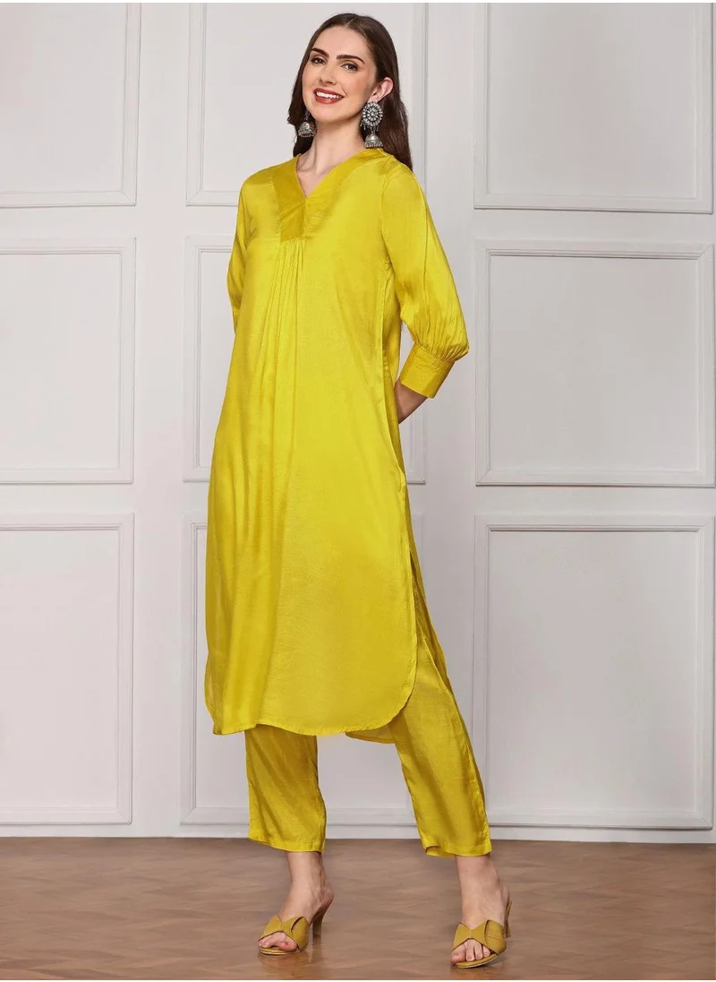 آي شين Mustard Kurta Set Straight Fit 3/4 Sleeve Sleeve made from Viscose Shantoon featuring Self Design design and Round Neck neckline - Perfect for Ethinic!