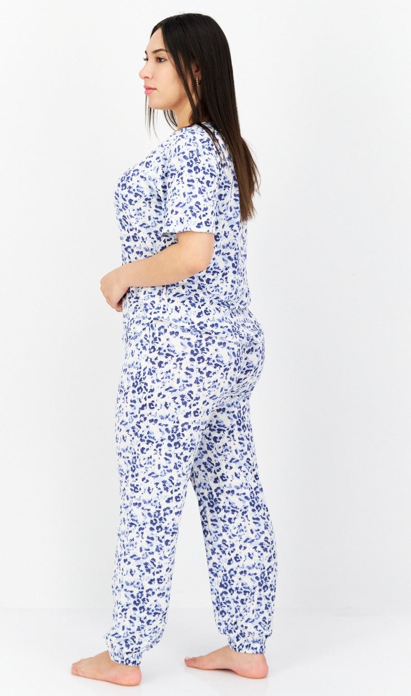 PJ Couture طقم بيجامة نسائي مكون من قطعتين بطبعة شاملة، مجموعة زرقاء - Image 3