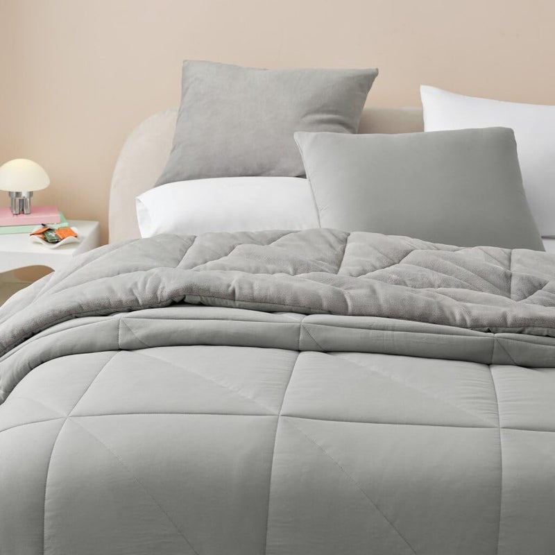 UGG Full/Queen Comforter Set â€“ 3 Piece Luxury Reversible Plush Queen Bed Set with Down Alternative Fill, Soft Comforter Bedding Set with 2 Queen Shams for Home & Bedroom Decor, Seal Gray (Corey) - Image 4