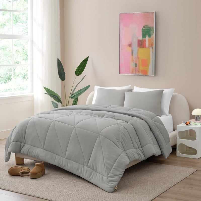 UGG Full/Queen Comforter Set â€“ 3 Piece Luxury Reversible Plush Queen Bed Set with Down Alternative Fill, Soft Comforter Bedding Set with 2 Queen Shams for Home & Bedroom Decor, Seal Gray (Corey) - Image 2