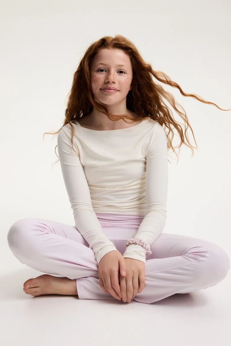 اتش اند ام لغينغز رياضي من نسيج سوفت موف بحافة سفلية واسعة