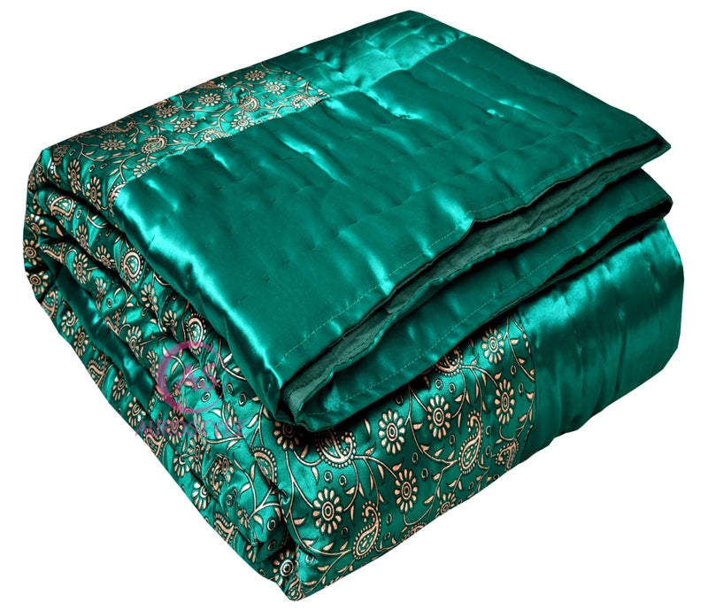 WORLDNEX Cotton Filled Light Weight Silk Jaipuri AC Quilt/Razai Over All Over Printed with Gold Print Jaipuri Quilts/Razai (85x100 Inch,Rama Green Jaal Print, Double Bed) - Image 4