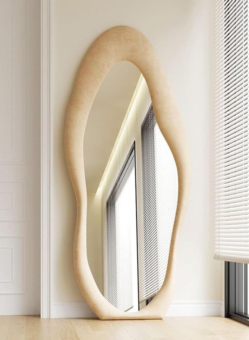 ديكور هيلز مرآة كاملة الطول - مرآة بتصميم عصري متموج غير منتظم مع إطار من قماش مخملي بيج، ومرآة قابلة للطي مع حامل وخيار التثبيت على الحائط لغرفة النوم وغرفة المعيشة وغرفة الملابس - Image 2