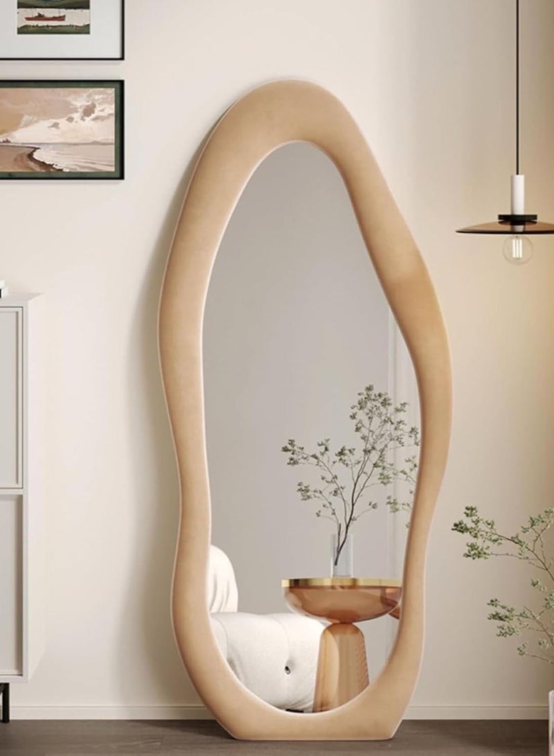 ديكور هيلز مرآة كاملة الطول - مرآة بتصميم عصري متموج غير منتظم مع إطار من قماش مخملي بيج، ومرآة قابلة للطي مع حامل وخيار التثبيت على الحائط لغرفة النوم وغرفة المعيشة وغرفة الملابس - Image 3