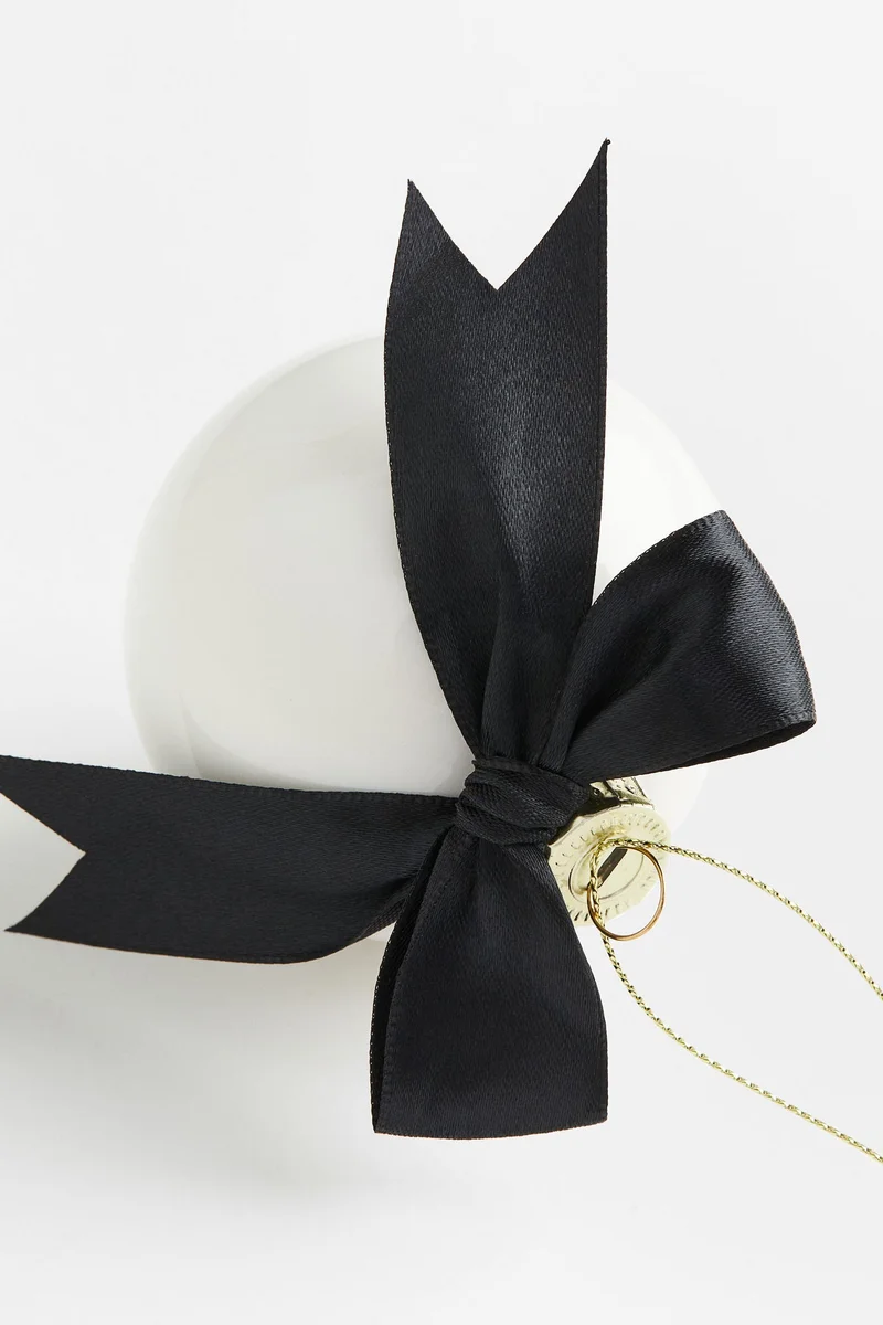 اتش اند ام Glass Christmas bauble with a bow