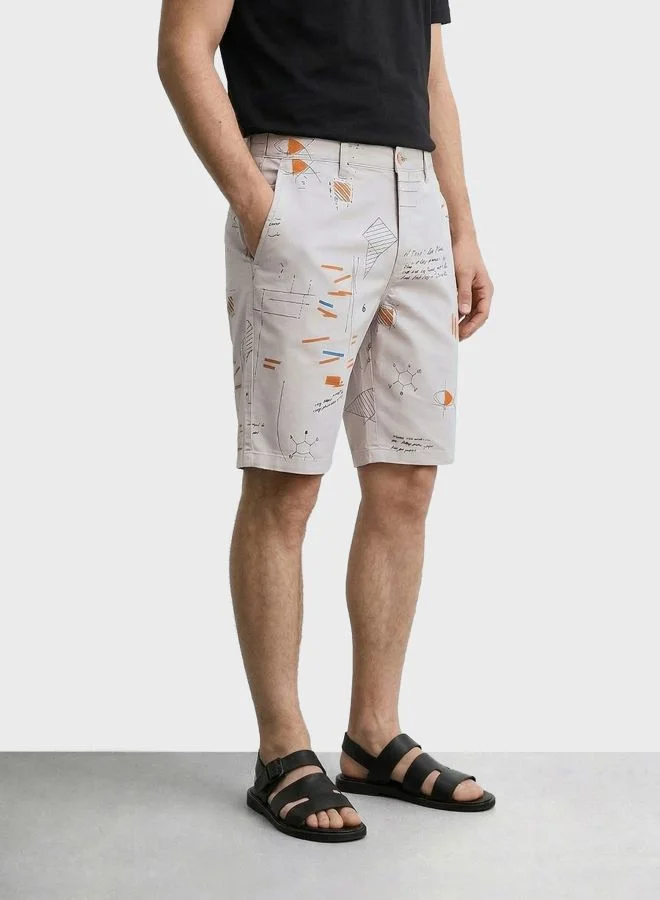ذا انديان كراج كو Men Slim Fit Doodle Printed Side Pocket Mid-Rise Chino Shorts
