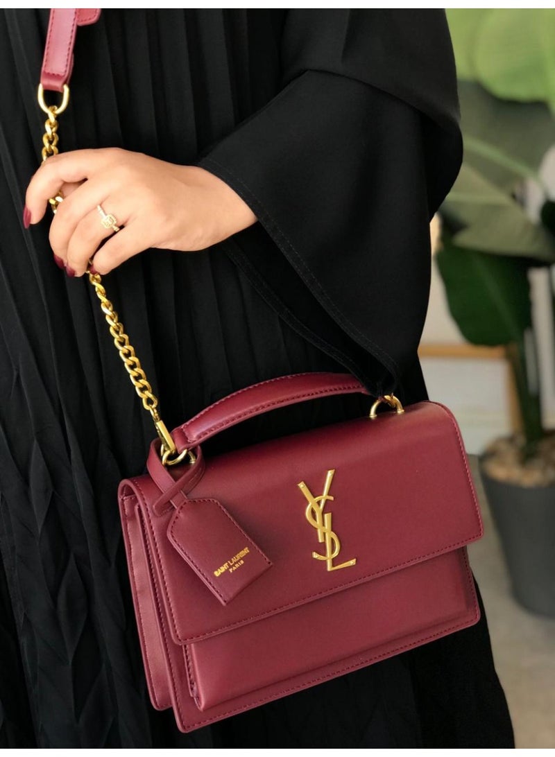 حقيبة نسائية أنيقة وبسيطة