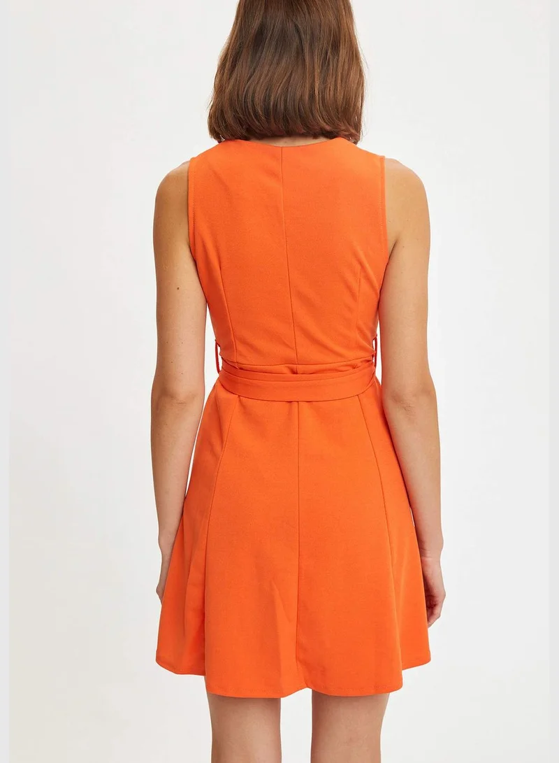 ديفاكتو Belted Sleeveless Dress