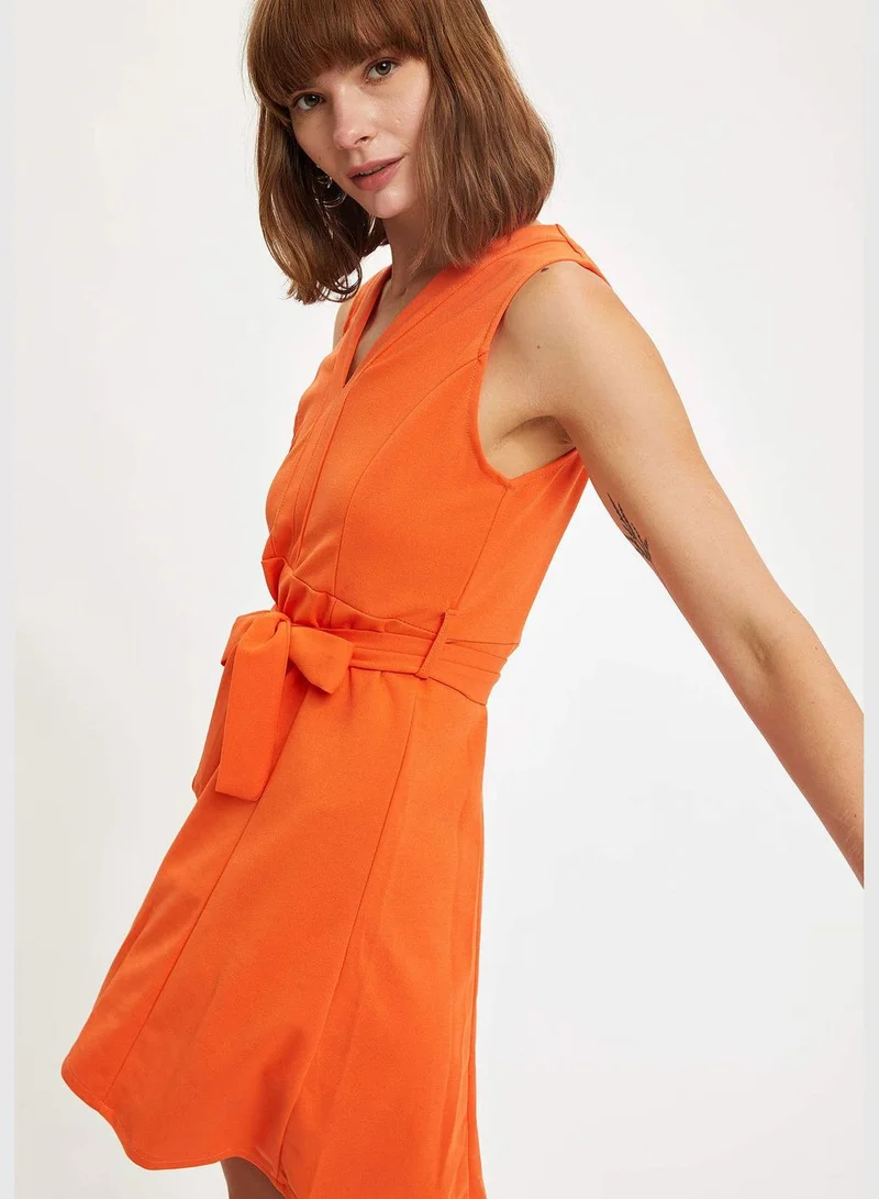 ديفاكتو Belted Sleeveless Dress