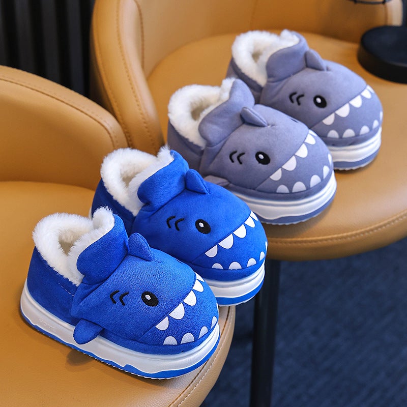 نعال قطنية للأطفال شتاء 2024 جديدة غير قابلة للانزلاق للأولاد سمكة قرش لطيفة للبنات مع حقيبة مخملية مع أحذية قطنية دافئة - Image 5