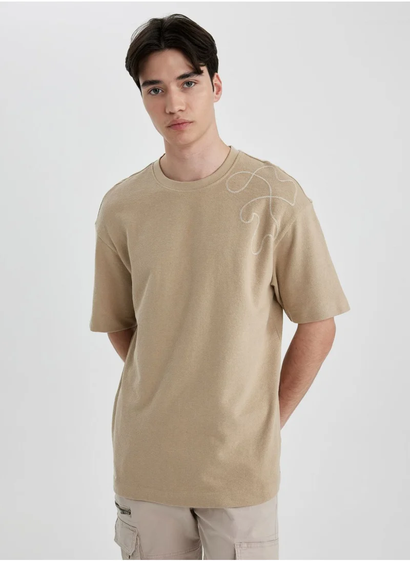 ديفاكتو Comfort Fit Crew Neck T-Shirt