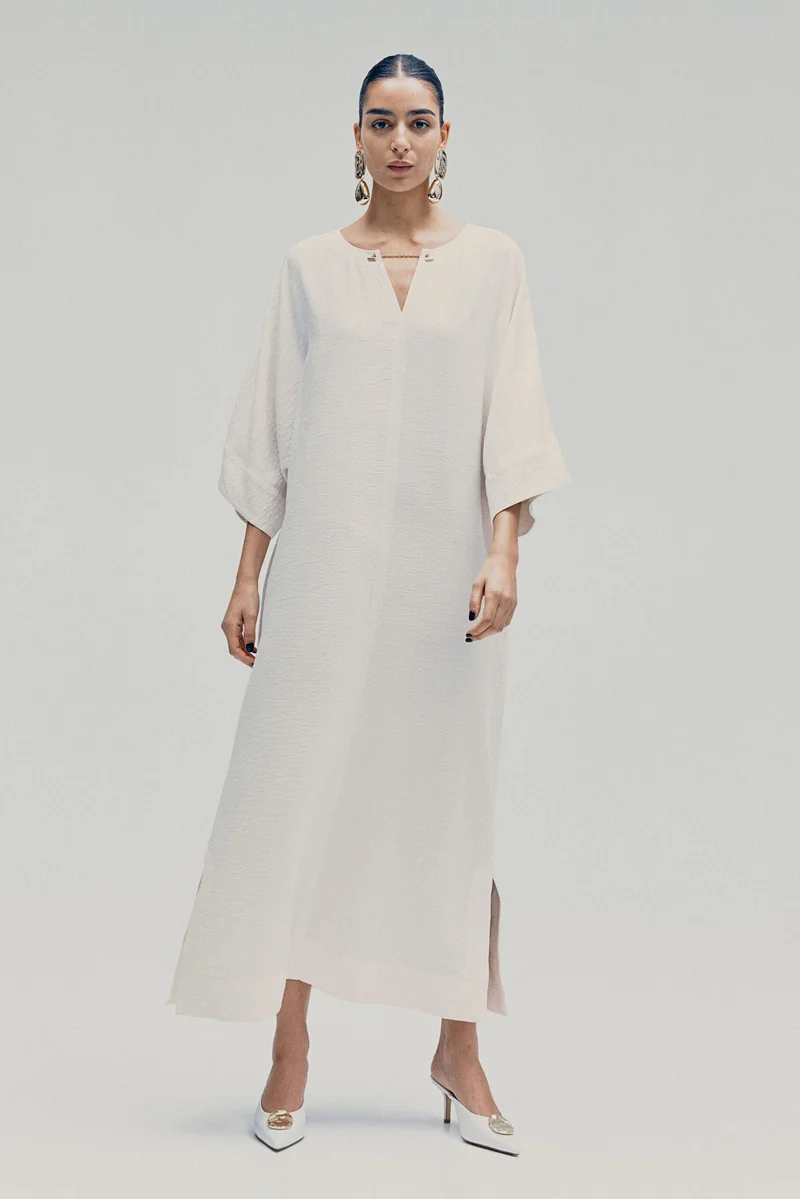 اتش اند ام فستان بتصميم قفطان بتفاصيل سلسلة